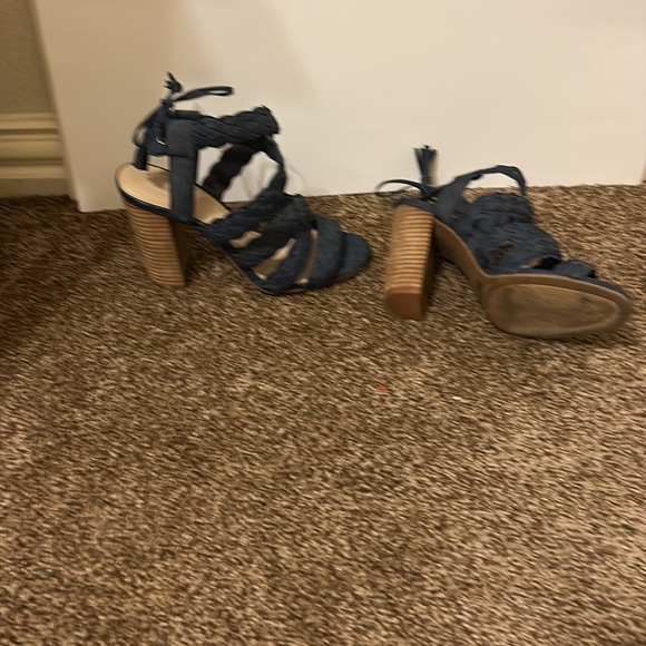BCBGeneration woven leather, stacked heel, ankle tie sandals. - Picture 2 of 4